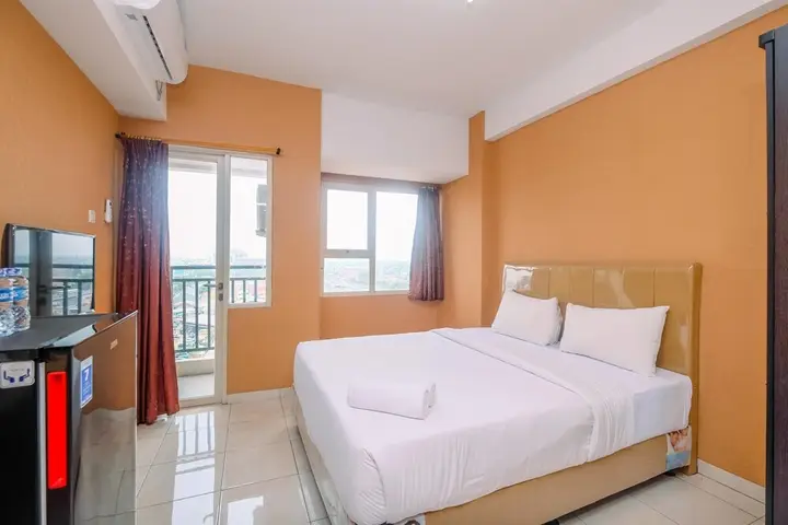 Homey And Simply Studio Apartment At Margonda Residence 5 — фото 1
