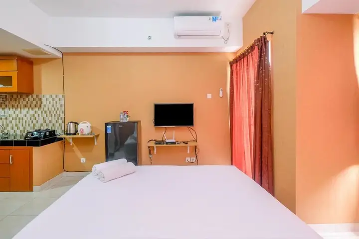 Homey And Simply Studio Apartment At Margonda Residence 5 — фото 4