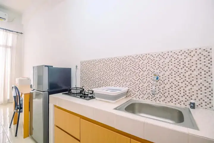 Депок: Comfortable Studio Room At Dave Apartment