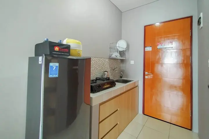 Депок: Simply Look Studio Room At Dave Apartment