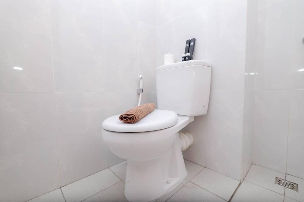 Депок: Pleasurable Studio at Evenciio Apartment near Campus Area