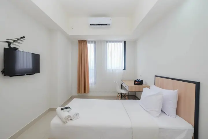 Депок: Pleasurable Studio at Evenciio Apartment near Campus Area