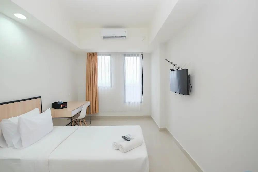 Comfort and Strategic Studio at Evenciio Apartment near Campus Area — фото 4