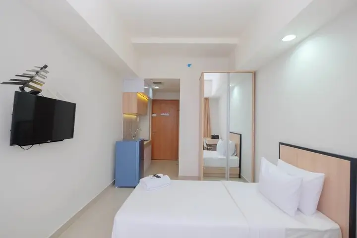 Comfort and Strategic Studio at Evenciio Apartment near Campus Area — фото 5