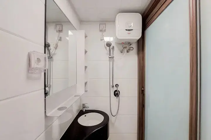 Elegant and Comfortable Studio Apartment at Sky House BSD — фото 6