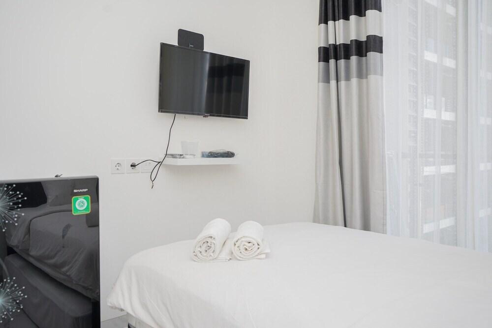 Elegant and Comfortable Studio Apartment at Sky House BSD — фото 1
