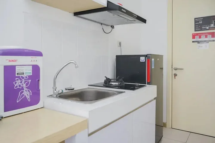 Legok: High Floor and Minimalist Studio Apartment at M-Town Residence