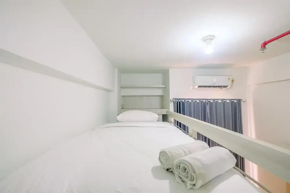 Депок: Comfortable and Cozy Living Studio Room at Dave Apartment