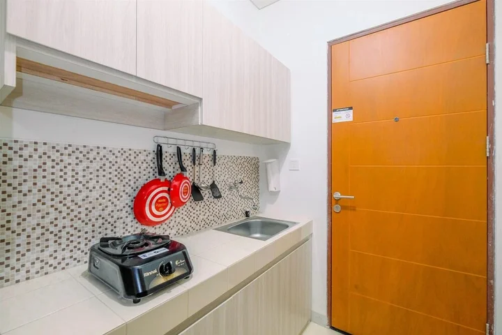 Депок: Comfortable and Cozy Living Studio Room at Dave Apartment