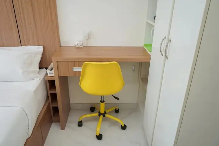 Well Appointed and Homey Studio at Sky House BSD Apartment — фото 3