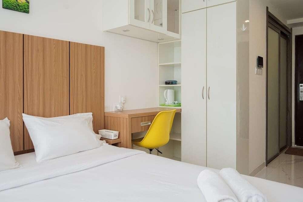 Well Appointed and Homey Studio at Sky House BSD Apartment — фото 4