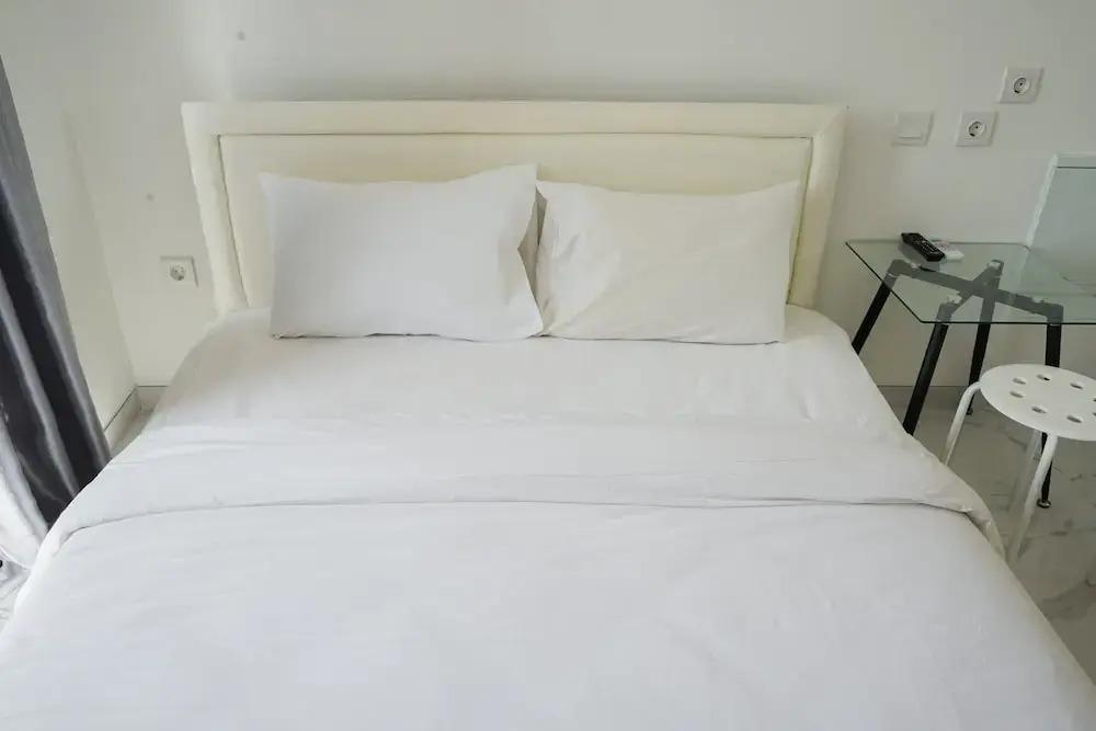 Elegant and Homey Studio at Sky House BSD Apartment — фото 1