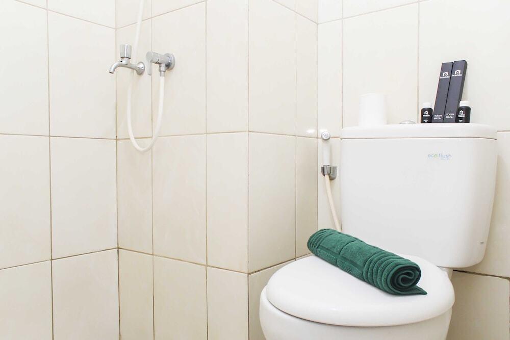 Бекаси: Cozy and Nice Studio The Springlake Summarecon Apartment