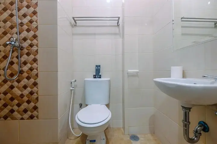 Депок: Comfortable and Minimalist Studio at Dave Apartment
