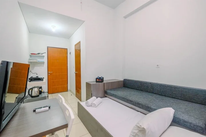 Депок: Comfortable and Minimalist Studio at Dave Apartment