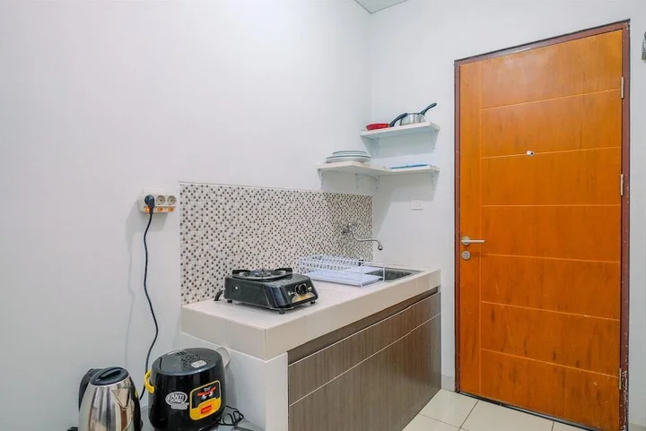 Депок: Comfortable and Minimalist Studio at Dave Apartment