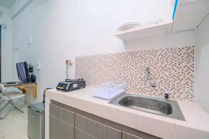 Депок: Comfortable and Minimalist Studio at Dave Apartment