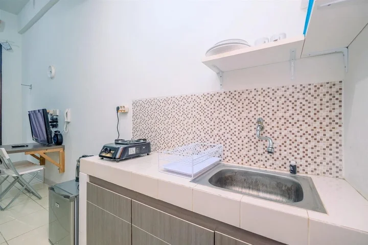 Депок: Comfortable and Minimalist Studio at Dave Apartment