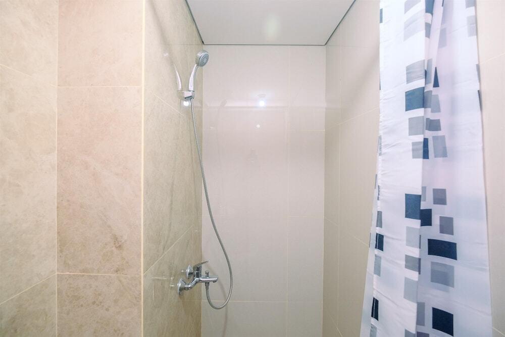 Депок: Nice and Comfy Studio Apartment at Transpark Cibubur