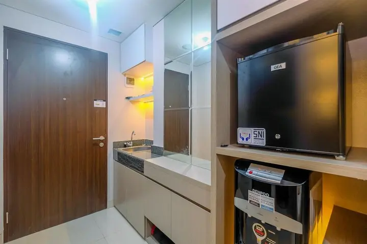 Депок: Nice and Comfy Studio Apartment at Transpark Cibubur
