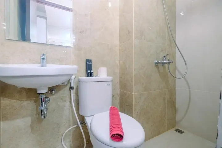 Депок: Nice and Comfy Studio Apartment at Transpark Cibubur