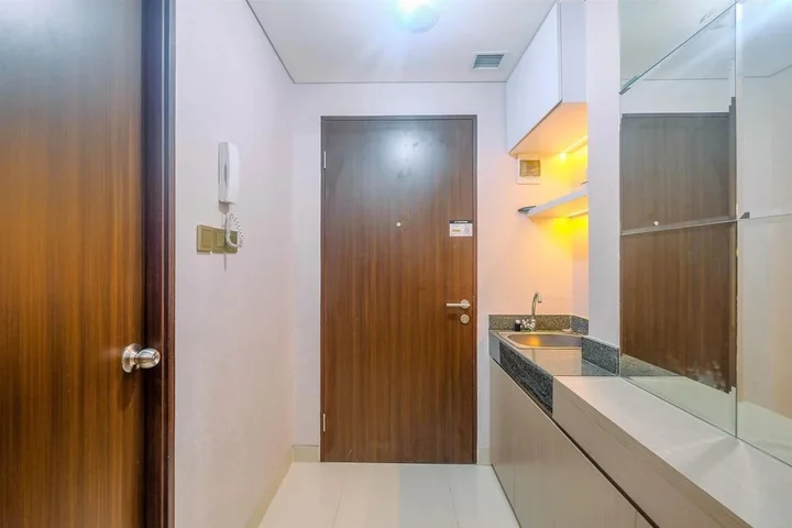 Депок: Nice and Comfy Studio Apartment at Transpark Cibubur