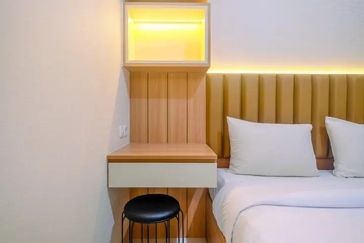 Homey and Stylish Studio Room at Transpark Cibubur Apartment — фото 3