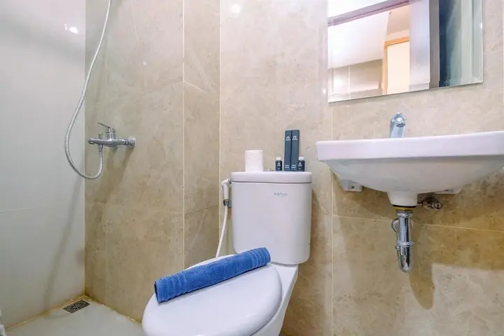 Депок: Homey and Stylish Studio Room at Transpark Cibubur Apartment