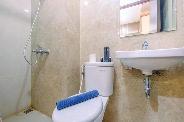 Депок: Homey and Stylish Studio Room at Transpark Cibubur Apartment
