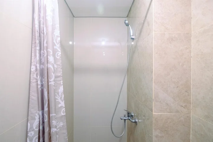 Депок: Homey and Stylish Studio Room at Transpark Cibubur Apartment