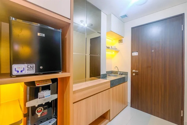 Депок: Homey and Stylish Studio Room at Transpark Cibubur Apartment