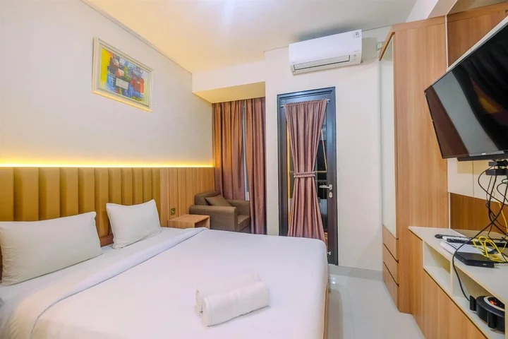 Депок: Homey and Stylish Studio Room at Transpark Cibubur Apartment