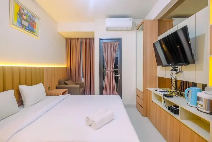 Homey and Stylish Studio Room at Transpark Cibubur Apartment — фото 2