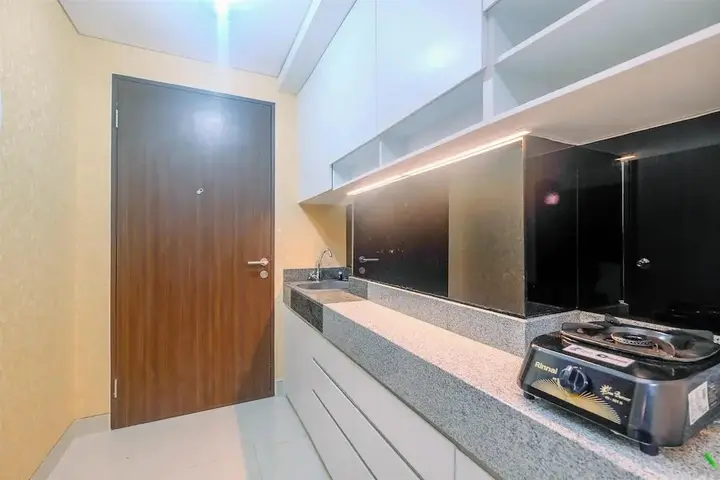 Депок: Homey and Comfort Living Studio Apartment Transpark Cibubur