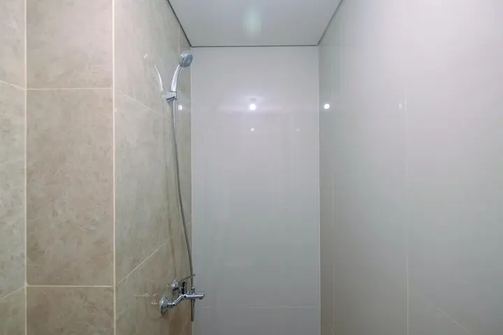 Депок: Homey and Comfort Living Studio Apartment Transpark Cibubur