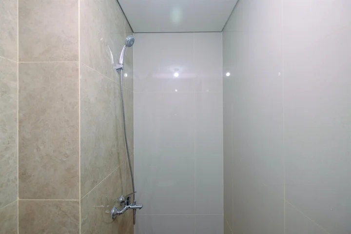 Депок: Homey and Comfort Living Studio Apartment Transpark Cibubur