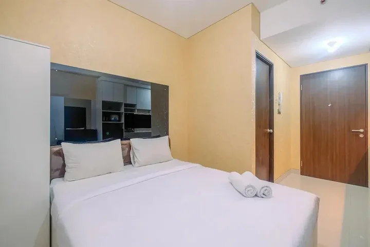 Депок: Homey and Comfort Living Studio Apartment Transpark Cibubur