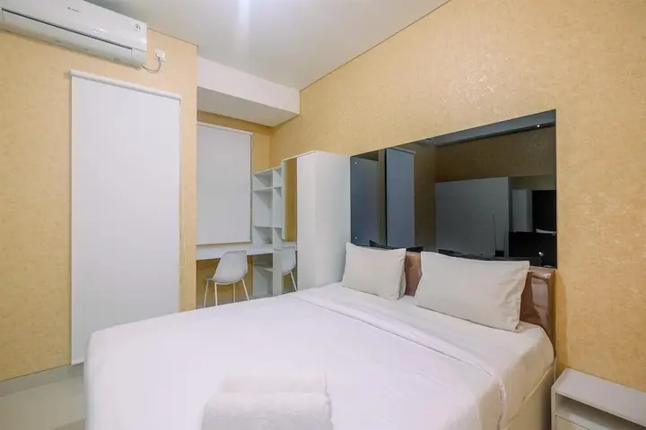 Депок: Homey and Comfort Living Studio Apartment Transpark Cibubur