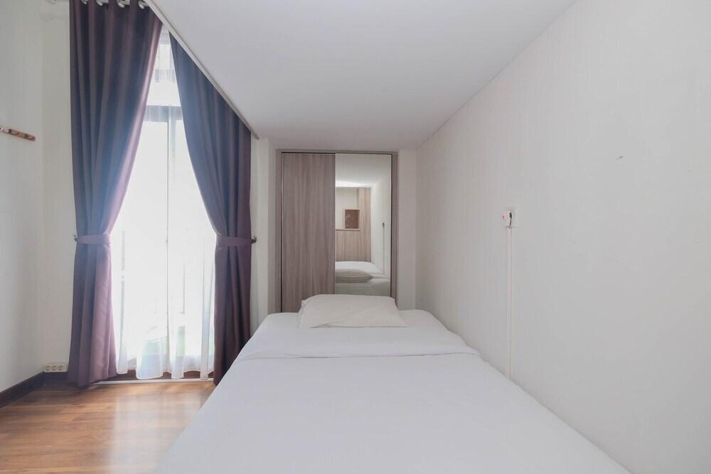 Comfortable and Cozy Stay Studio at Dave Apartment — фото 2