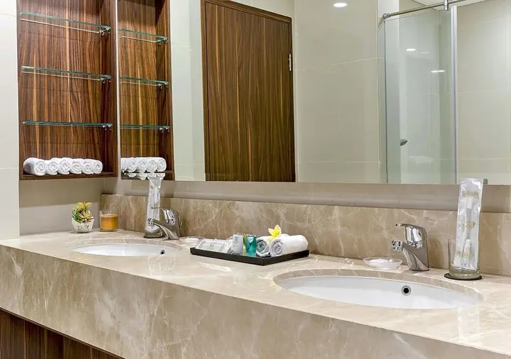 Хегармукти: Le Premier Hotel Kota Deltamas