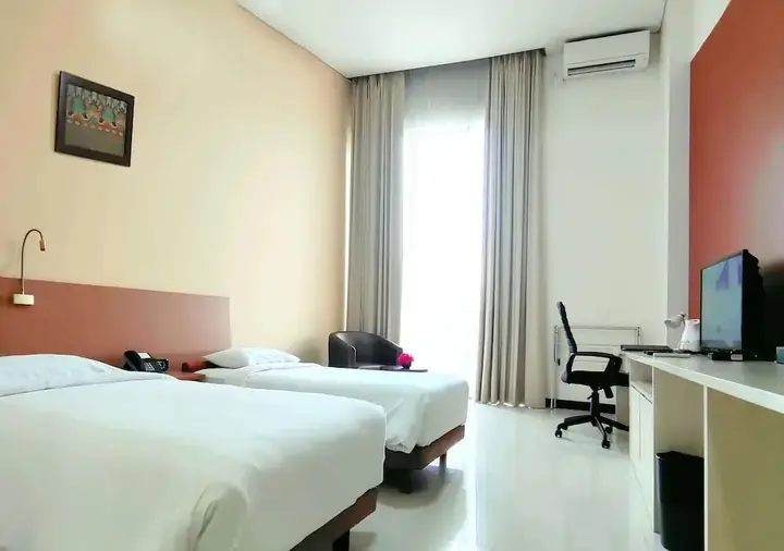 Хегармукти: Le Premier Hotel Kota Deltamas