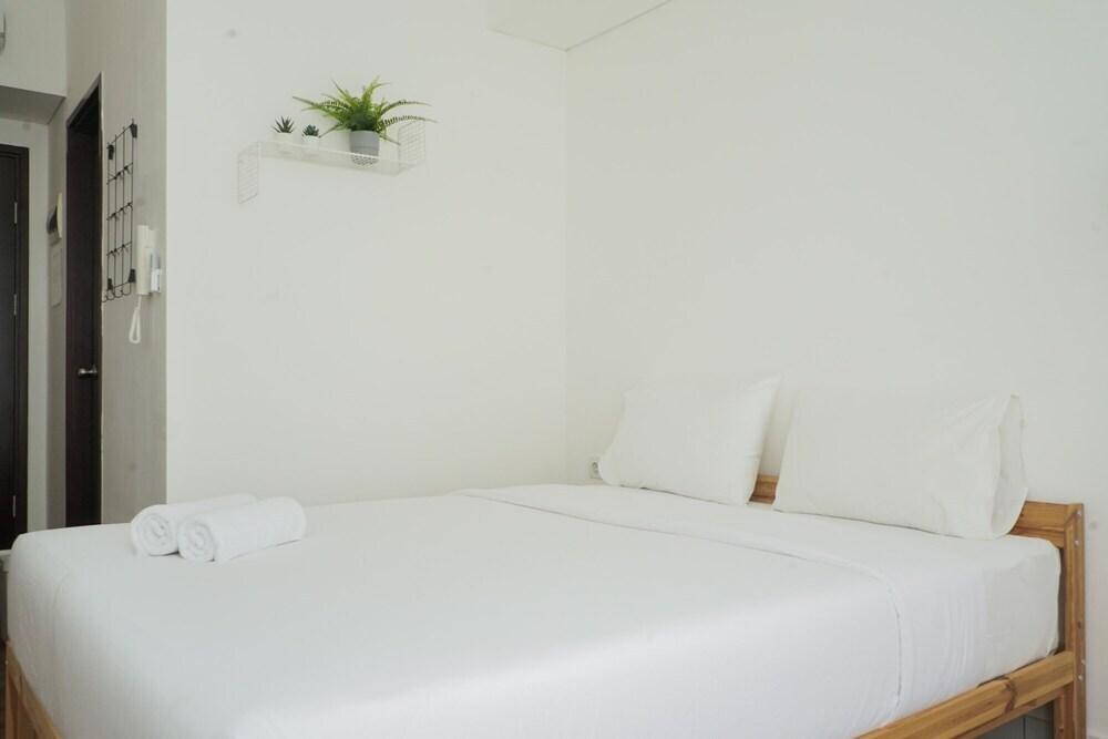 Legok: Comfort Studio at Casa De Parco Apartment