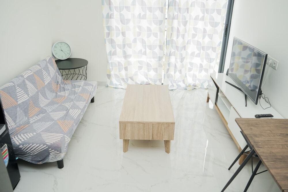Legok: Comfort 2BR at Sky House BSD Apartment