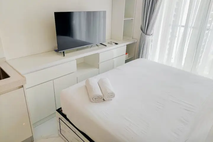 Cozy Living and Comfort Studio at Sky House BSD Apartment — фото 3