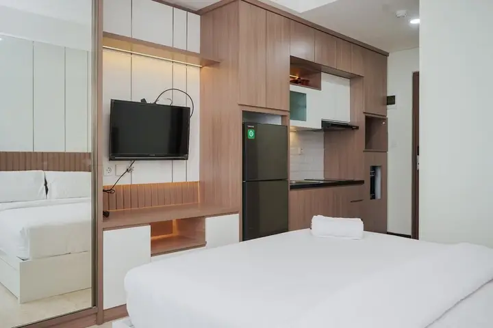 Comfort And Cozy Studio Apartment At B Residence By Travelio — фото 4