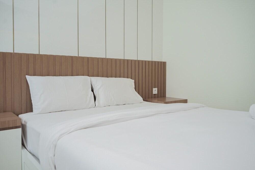 Comfort And Cozy Stay Studio Room Apartment At B Residence — фото 5
