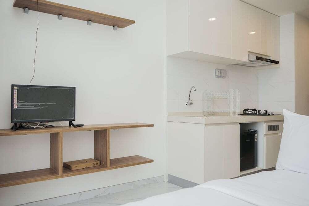 Legok: Studio Apartment At Sky House Bsd With Cozy Design