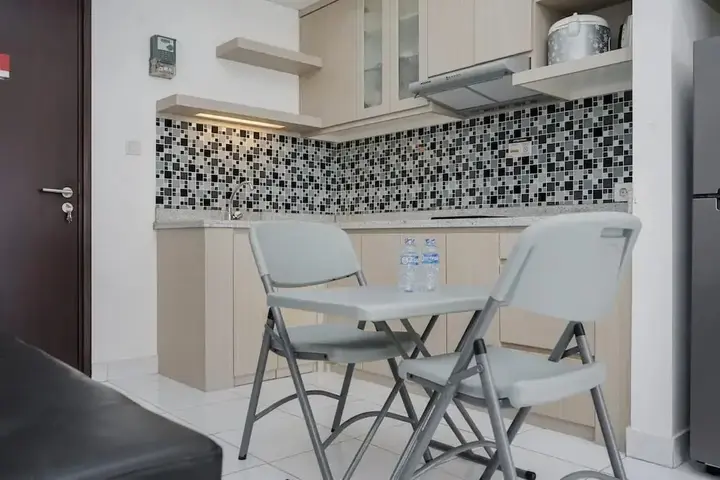 Legok: Modern Look And Comfy 2Br At Casa De Parco Apartment