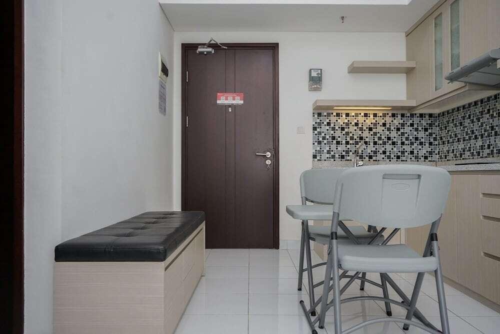 Legok: Modern Look And Comfy 2Br At Casa De Parco Apartment