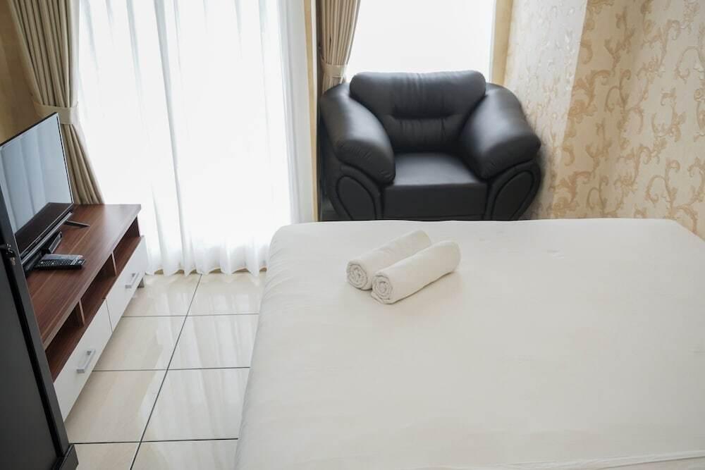 Legok: Fancy And Comfy Studio Apartment At M-Town Residence
